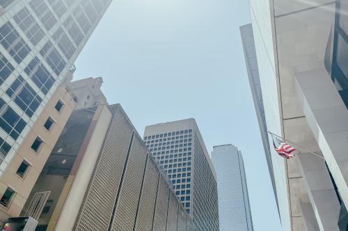 Prosegur Security Dallas A commercial building in Dallas that Prosegur provides security guard services for.