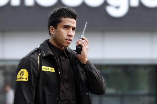 Cincinnati Commercial Security Guard A Prosegur security guards in Cincinnati providing guarding service for a commercial client.