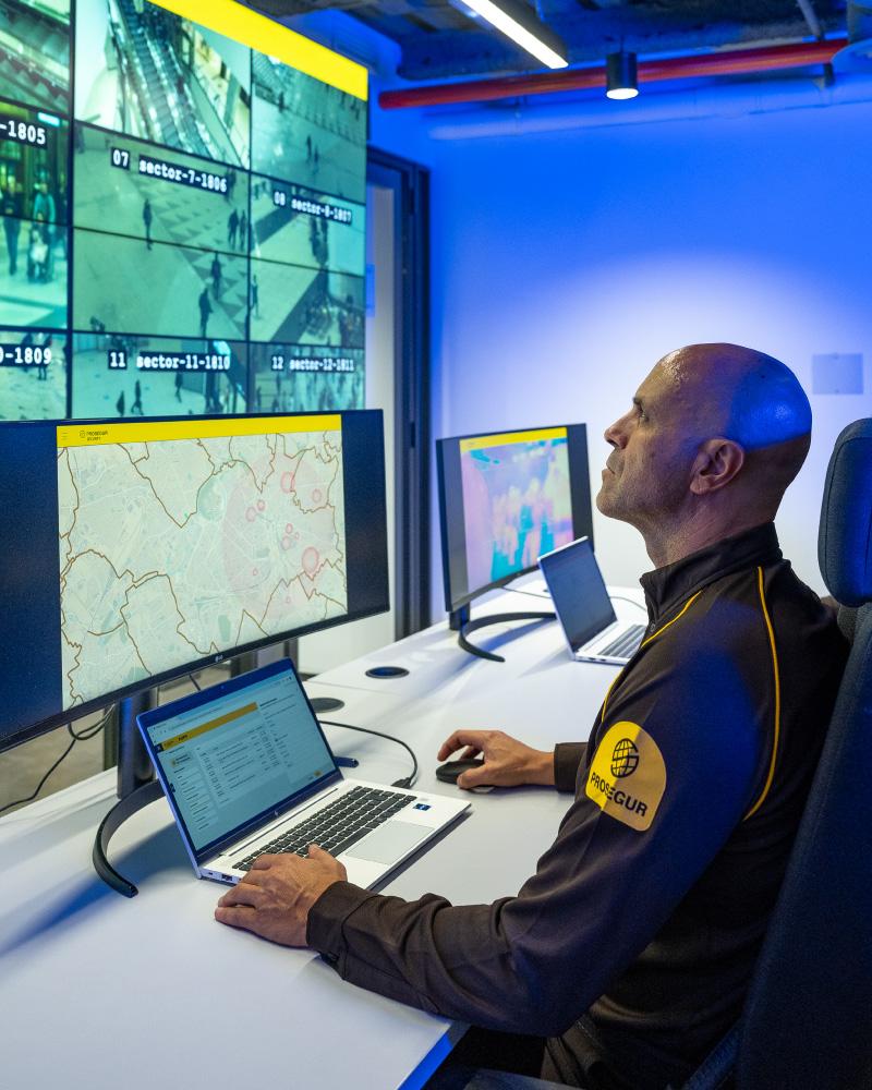 A Prosegur Security iSOC agent providing support to a customer in Long Island