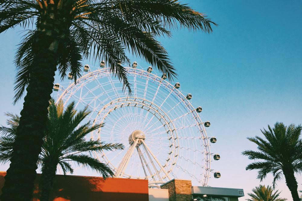 Amusement Park Security Ferris wheel with palm trees in Orlando that Prosegur provides security guard services for.