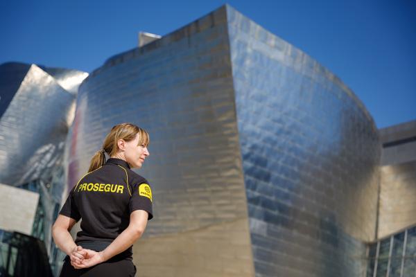 Emergency commercial property security with a Prosegur officer