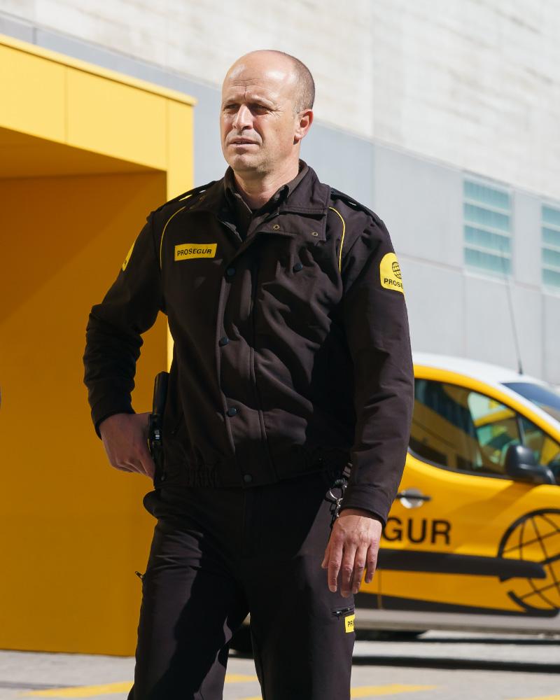 A Prosegur security officer providing security guard services for an energy and utilities client