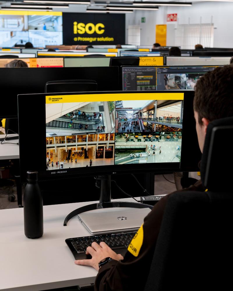 Government Remote Security Monitoring Prosegur iSOC agents providing remote security monitoring to a government client