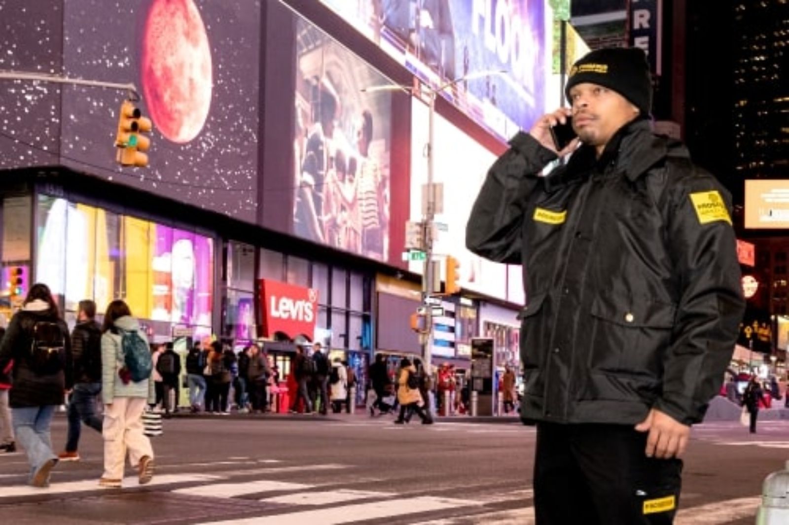 Prosegur security officers controlling foot traffic