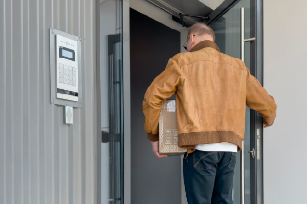 A prosegur security officer
